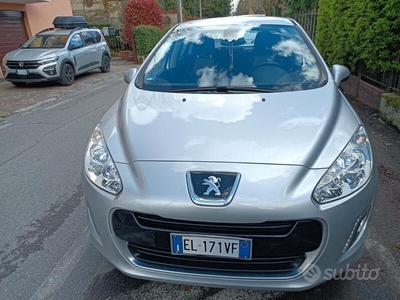 Usato 2012 Peugeot 308 1.6 Benzin 120 CV (5.500 €)