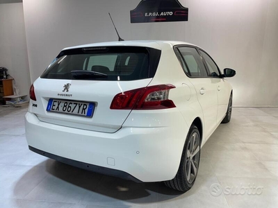 Usato 2014 Peugeot 308 1.2 Benzin 110 CV (8.500 €)