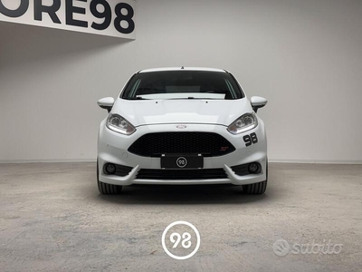 Usato 2015 Ford Fiesta 1.6 Benzin 182 CV (15.500 €)