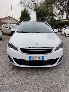 Usato 2015 Peugeot 308 1.2 Benzin 131 CV (9.900 €)