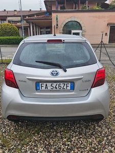 Usato 2015 Toyota Yaris Hybrid 1.5 El_Hybrid 75 CV (8.900 €)