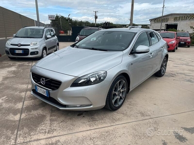 Usato 2015 Volvo V40 2.0 Diesel 120 CV (12.500 €)