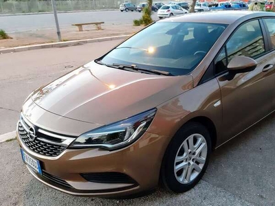 Usato 2017 Opel Astra 1.0 Benzin 106 CV (11.900 €)