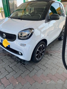 Usato 2018 Smart ForTwo Coupé 1.0 Benzin 71 CV (10.999 €)