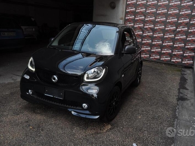 Usato 2019 Smart ForTwo Coupé 1.0 Benzin 71 CV (12.999 €)