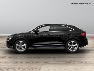 Usato 2023 Audi Q3 1.4 Benzin 245 CV (62.453 €)