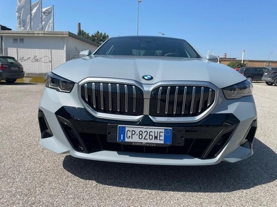 Usato 2024 BMW 520 2.0 El_Diesel 197 CV (77.000 €)