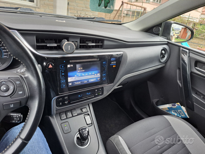 Venduto Toyota Auris Hybrid 1.8 Hybri. - auto usate in vendita