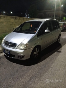 Usato 2006 Opel Meriva 1.7 Diesel 101 CV (1.300 €)