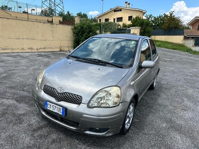 Toyota Yaris 1.3i 16V cat 5 porte Sol