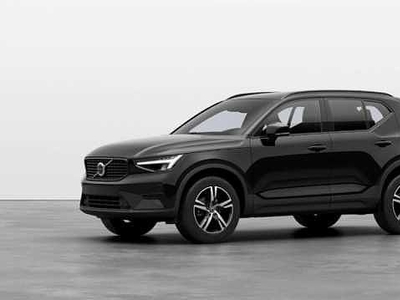 Volvo XC40 Mild Hybrid B3 automatico Plus Dark da Test Grifo Caravan