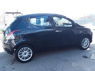 Lancia Ypsilon 1.2 69 CV 5 porte S&S Silver