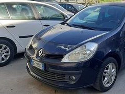 Renault clio benzina 1.2 ok patentati