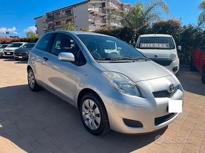 TOYOTA Yaris Benzina