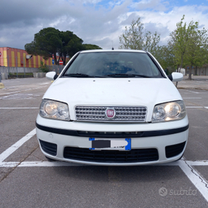 Fiat Punto 1.3 diesel x neopatentati da vetrina