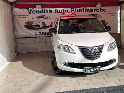 Lancia Ypsilon 0.9 TwinAir 85 CV 5 porte Metano Ecochic Silver usato