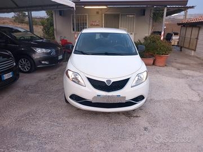 Lancia Ypsilon 1.2 69 CV 5 porte Gold