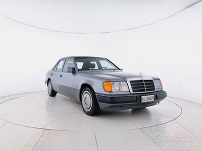 Mercedes-Benz E200 W124