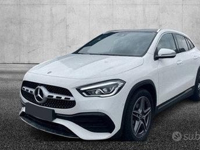 MERCEDES-BENZ GLA 200 Automatic Premium