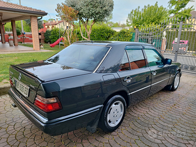 Mercedes E250 W124