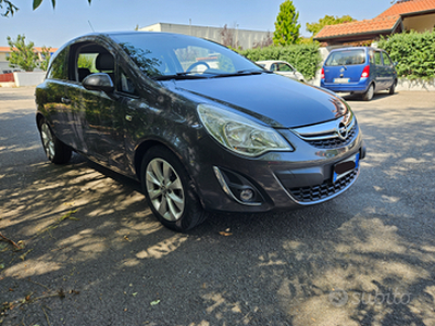 Opel Corsa 2012 1.2 benzina NEOPATENTATI