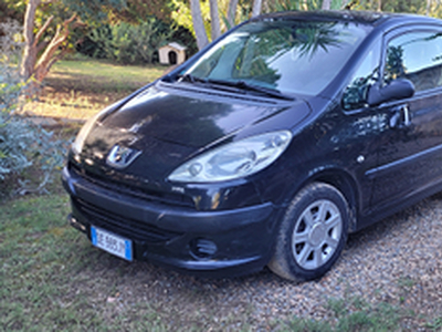 Peugeot 1007 1.4 16v 88 CV