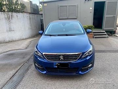 Peugeot 308 berlina automatico con solo km 6000