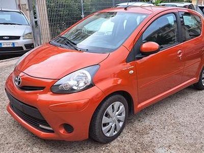 Toyota Aygo 1.0 12V VVT-i 3 porte Orange Connect M