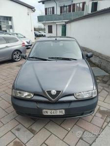 Usato 1997 Alfa Romeo 146 1.4 Benzin 103 CV (2.990 €)
