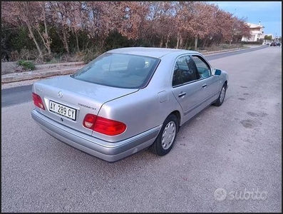 Usato 1998 Mercedes E250 2.5 Diesel 150 CV (3.499 €)