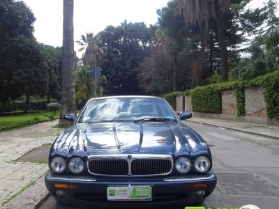 Usato 1999 Jaguar XJ 3.3 Benzin 237 CV (17.500 €)