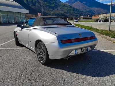 Usato 2000 Alfa Romeo 2000 2.0 Benzin 150 CV (11.600 €)