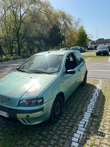 Usato 2000 Fiat Punto 1.2 Benzin 60 CV (900 €)