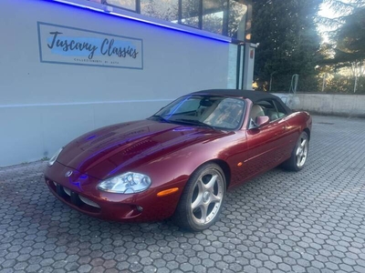 Usato 2000 Jaguar XKR 4.0 Benzin 363 CV (35.000 €)
