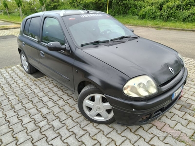 Usato 2000 Renault Clio II Benzin (3.200 €)