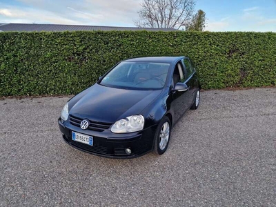 Usato 2006 VW Golf V 1.6 Benzin 102 CV (4.290 €)
