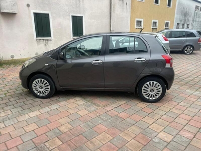 Usato 2010 Toyota Yaris 1.0 Benzin 69 CV (4.800 €)