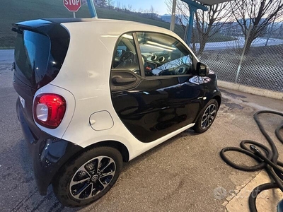 Usato 2016 Smart ForTwo Coupé 1.0 Benzin 61 CV (9.500 €)