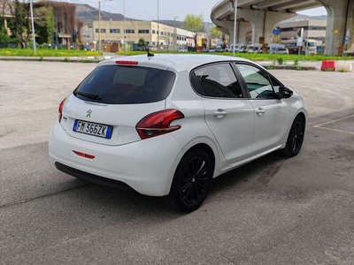Usato 2018 Peugeot 208 1.2 Benzin 82 CV (9.500 €)