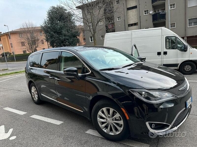 Usato 2019 Chrysler Pacifica 3.6 Benzin 287 CV (35.000 €)