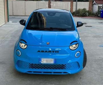 Usato 2023 Abarth 500e El 64 CV (31.800 €)