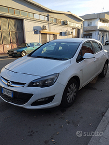 Vendesi Opel Astra j anno2014