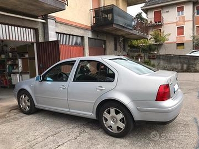 VOLKSWAGEN Bora 1.6 HIGHLINE APRILE 2000