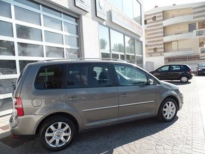 Volkswagen Touran 1.9 TDI 105CV Highl. 7 POSTI