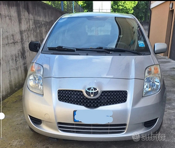 Yaris Toyota 1.0 gpl per neopatentati