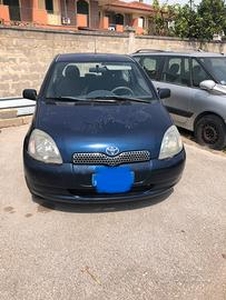 Yaris tre porte blu