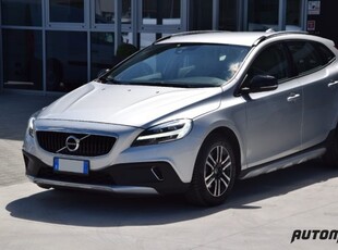 2018 VOLVO V40 Cross Country