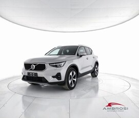 2024 VOLVO XC40