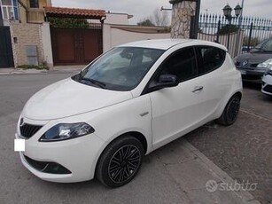 Lancia Ypsilon 1.0 FireFly 5 porte S&S Hybryd Gold