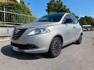 Lancia Ypsilon 1.2 69 CV 5 porte Silver adatta a neopatentati